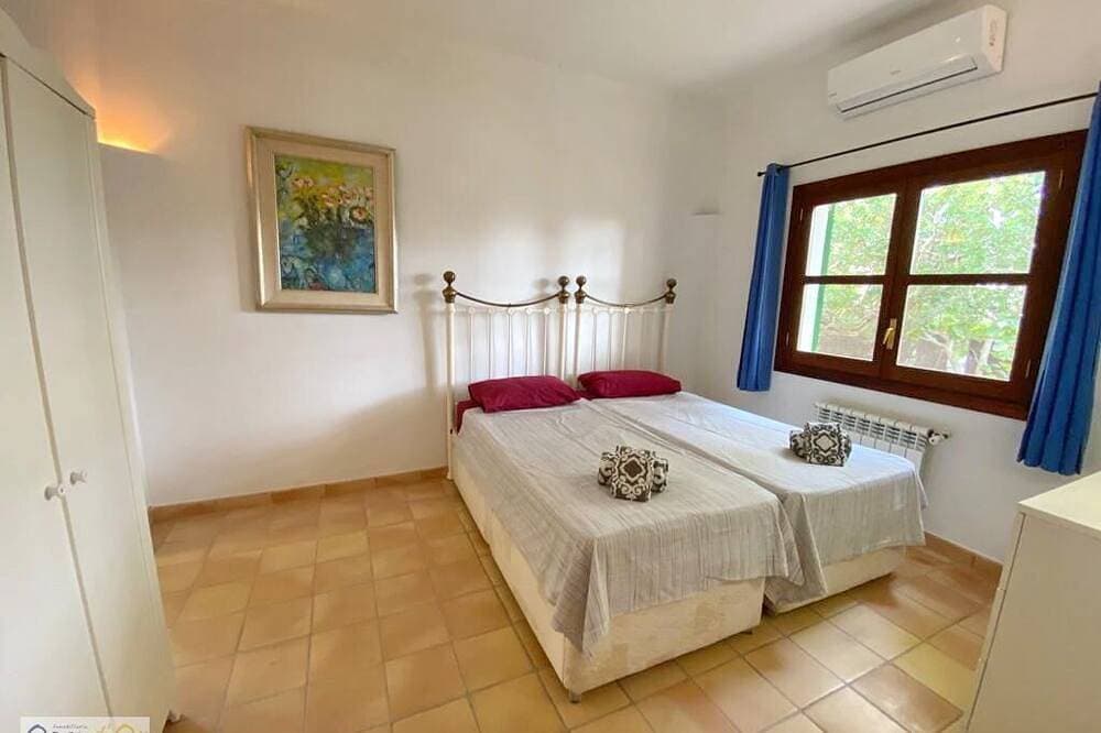Foto 4 von 24: Wunderbare 4-Bett-Villa mit privatem Pool im Zentrum von Cala D'Or, 5 Minuten zu Fuß zum Strand