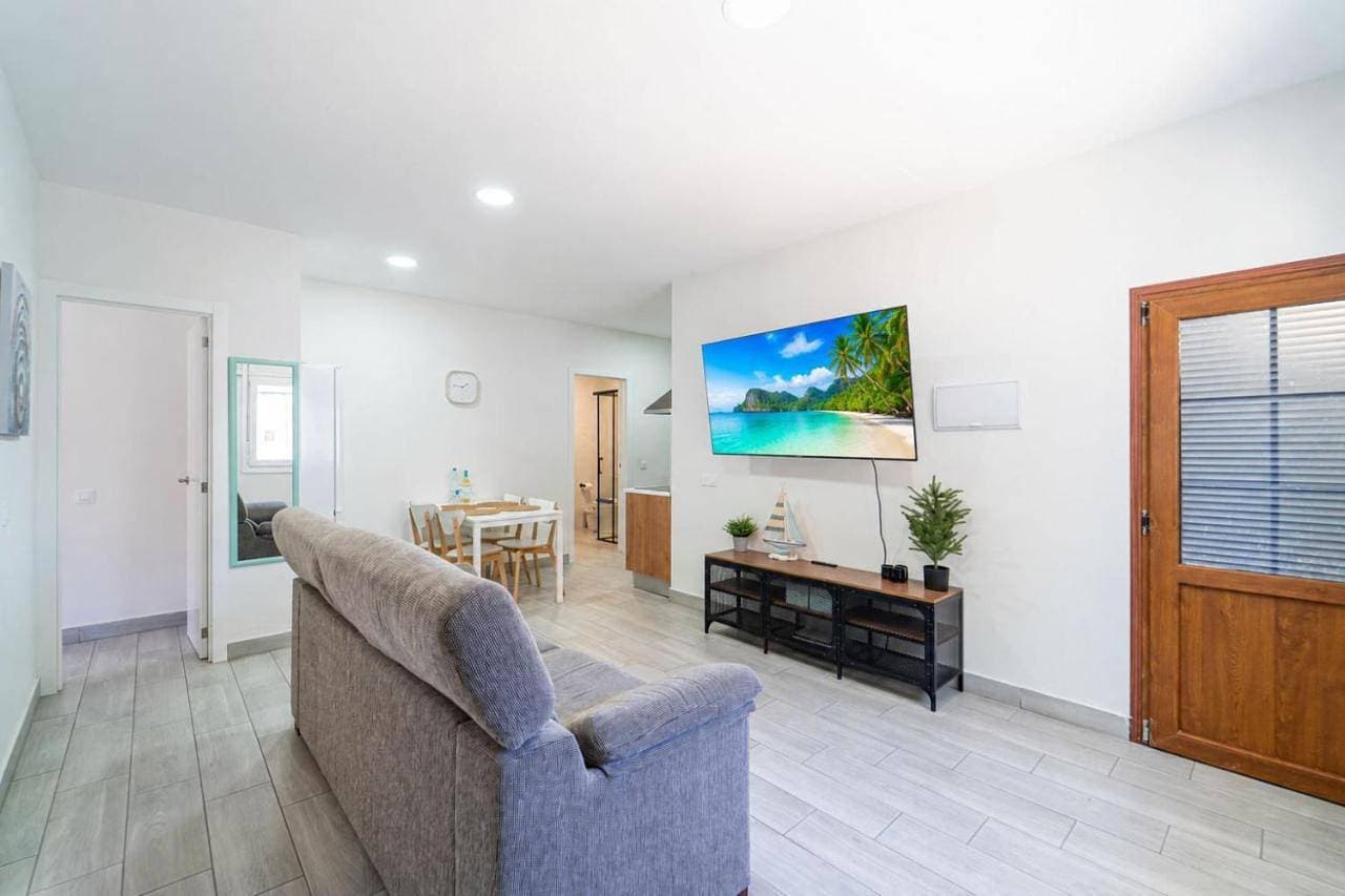 Mara 2 Playa del Burrero junto al mar, wifi gratis By Canarias Prime Homes 1