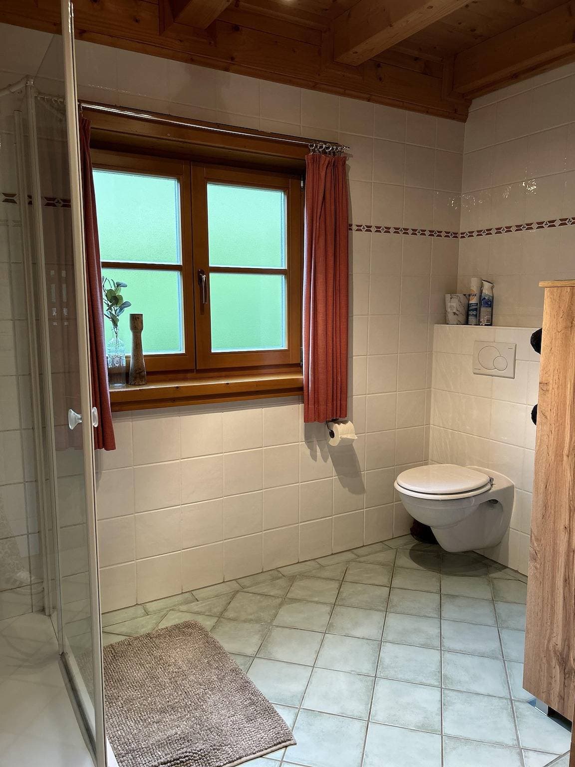Foto 12 von 22: Ferienhaus, Dusche, 2x Wc, 2 Schlafräume