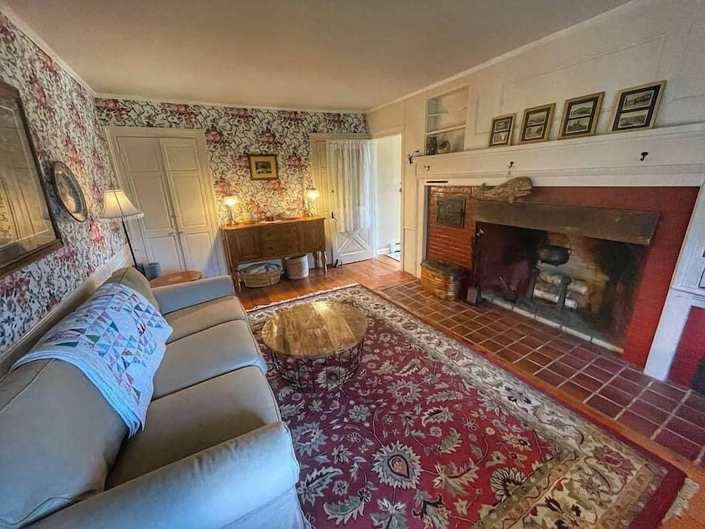 Foto 3 von 32: Open Hearth Inn Suite 2 - 10 min to Acadia!