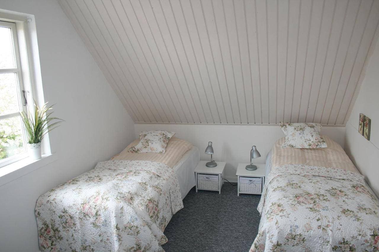 Foto 8 von 11: Economy Twin Room with Shared Bathroom