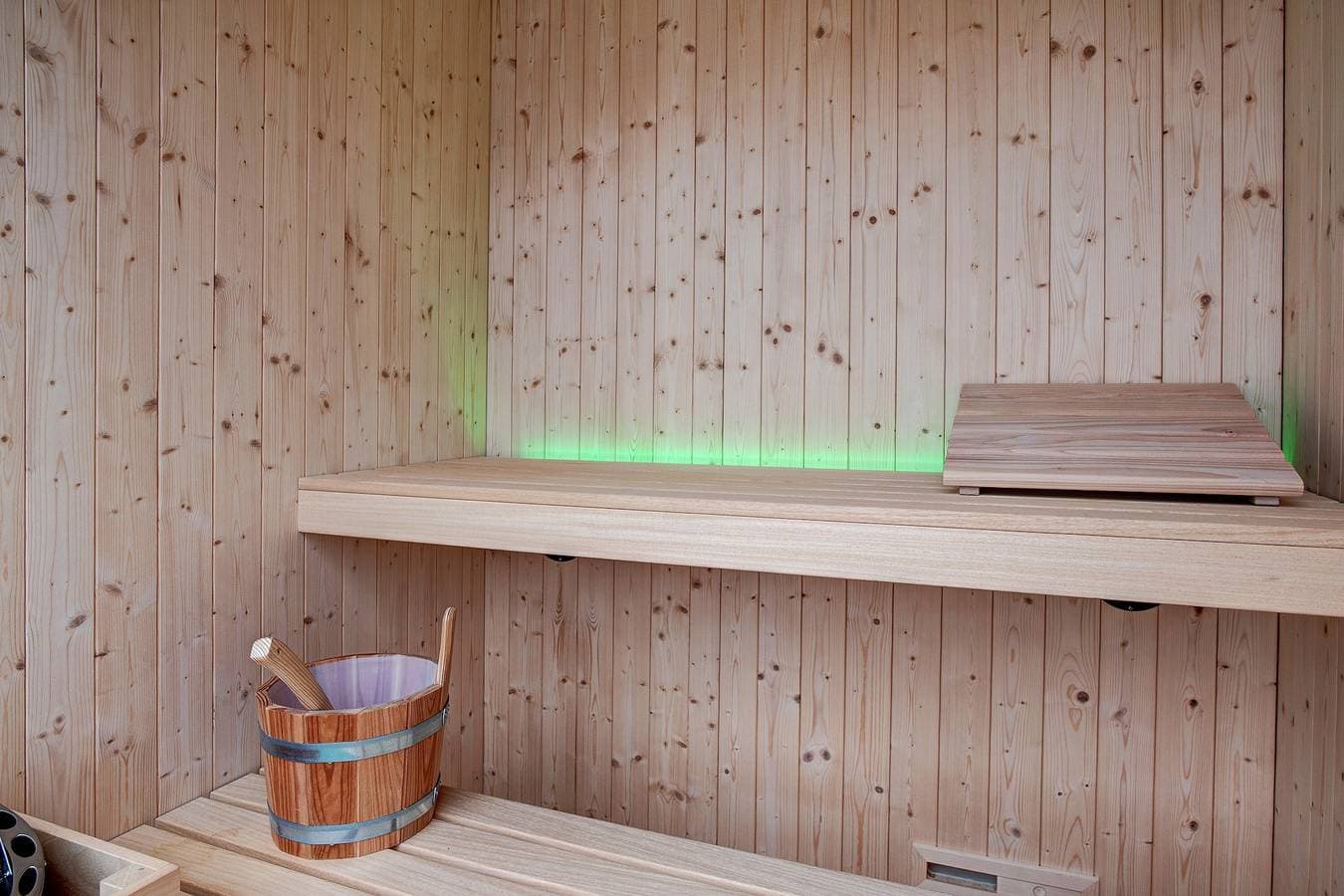 Foto 13 von 36: Ferienwohnung "Wellness Lodge Chicca" mit Seeblick, Sauna & WLAN