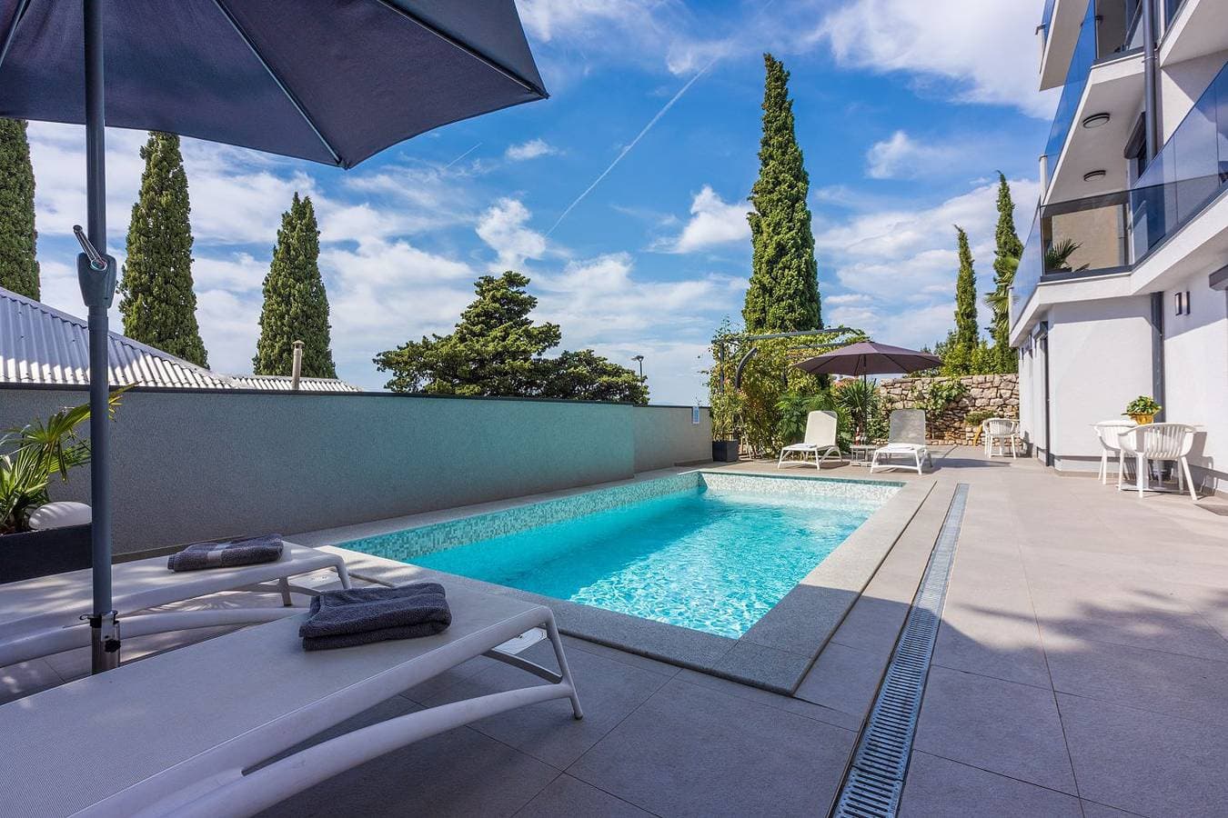 Helles Apartment nur 500 Meter zum Sandstrand mit tollem Pool 1