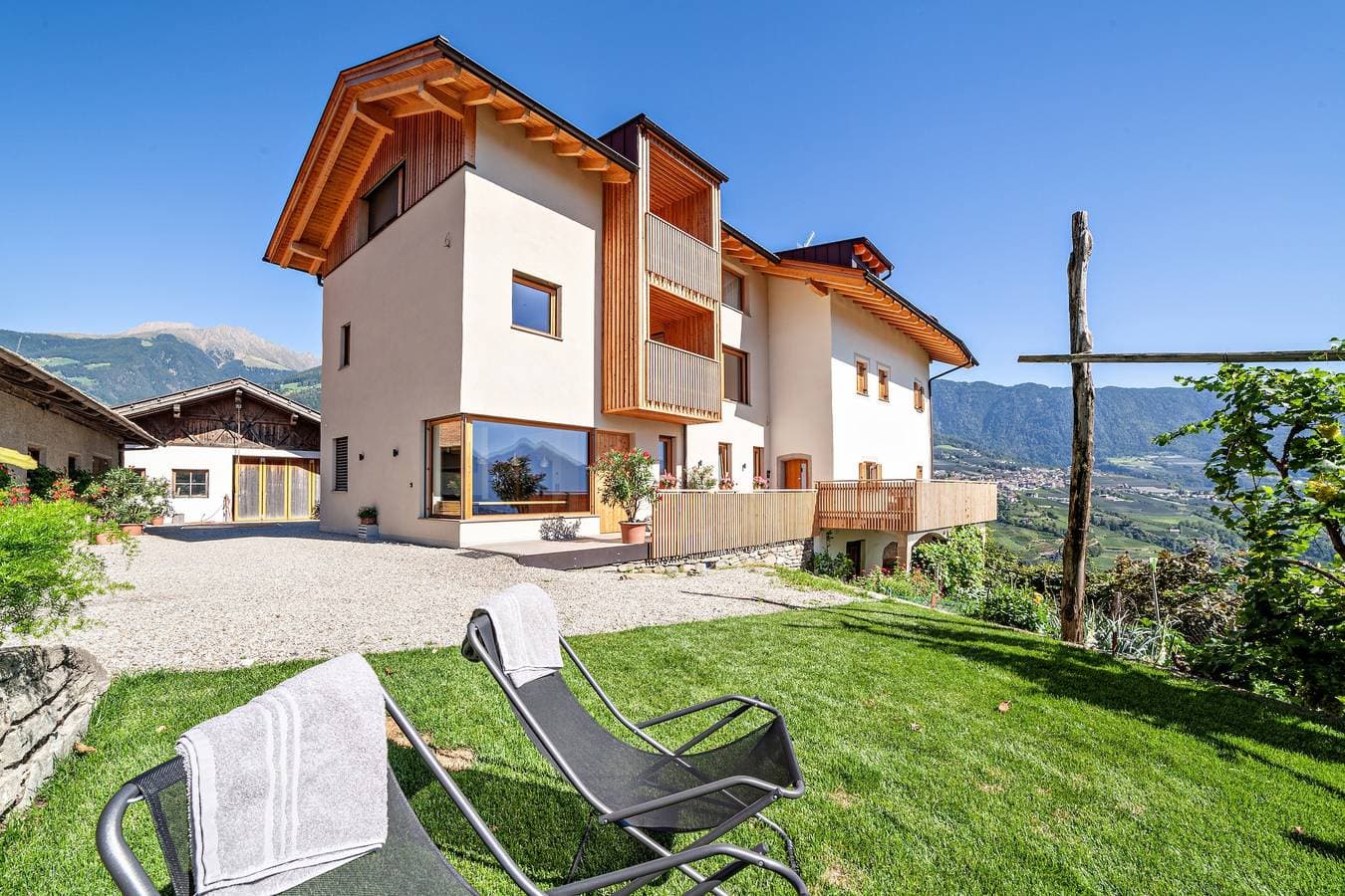 Foto 7 von 22: Ferienwohnung 'Hütterhof Sommer' mit Bergblick, privater Terrasse und WLAN