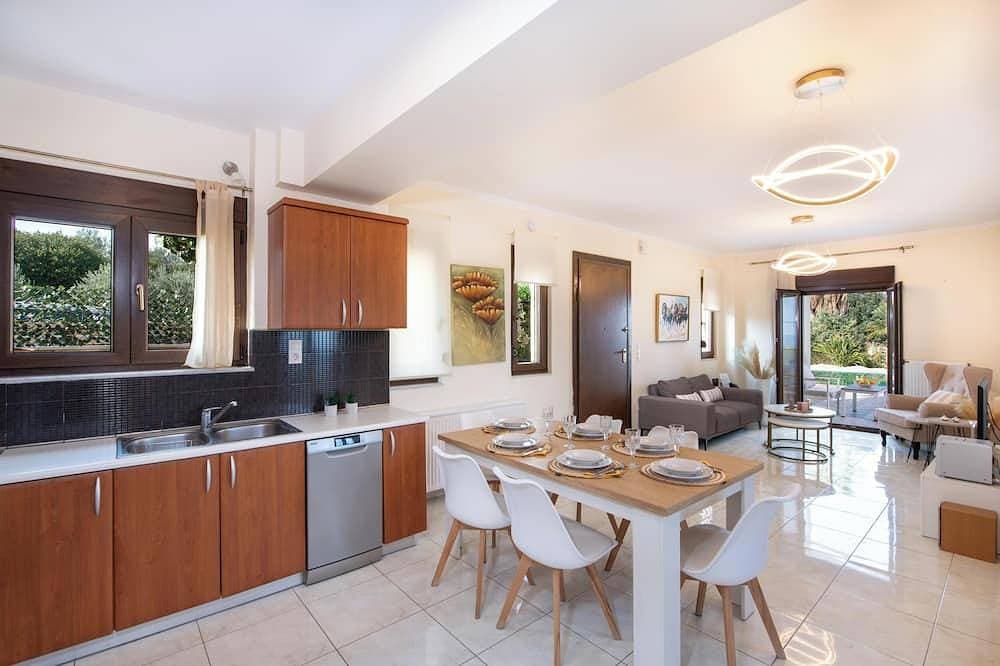Foto 13 von 30: Volle Privatsphäre, in der Nähe von Annehmlichkeiten, 30 m2 Pool, herrlicher Meerblick!