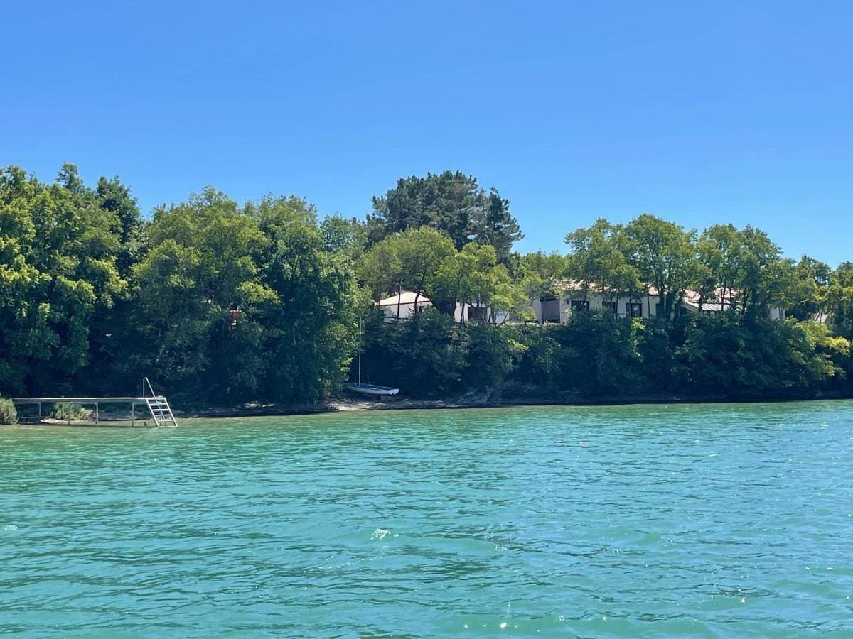 Maison en bord de rivière de mer 1