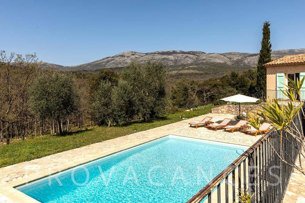 Foto 2 von 49: Ferienhaus mit großem Pool und schöner Aussicht auf Mons