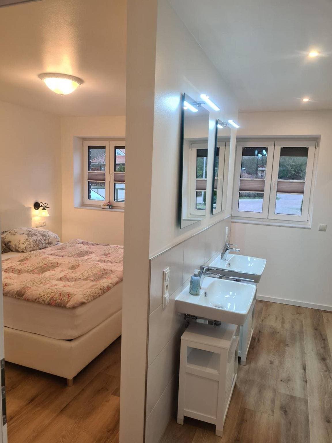 Foto 9 von 10: Ferienhaus 'Emily' mit Seeblick, privater Terrasse und Wi-Fi