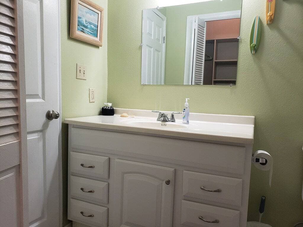 Foto 8 von 28: Affordable Efficiency 717E--In-Town, Easy Beach Access, and Pet-Friendly!
