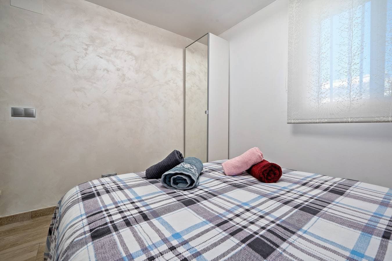 Foto 11 von 18: Ferienwohnung „Stadtflucht ins Grüne“ mit privatem Pool, Garten & WLAN