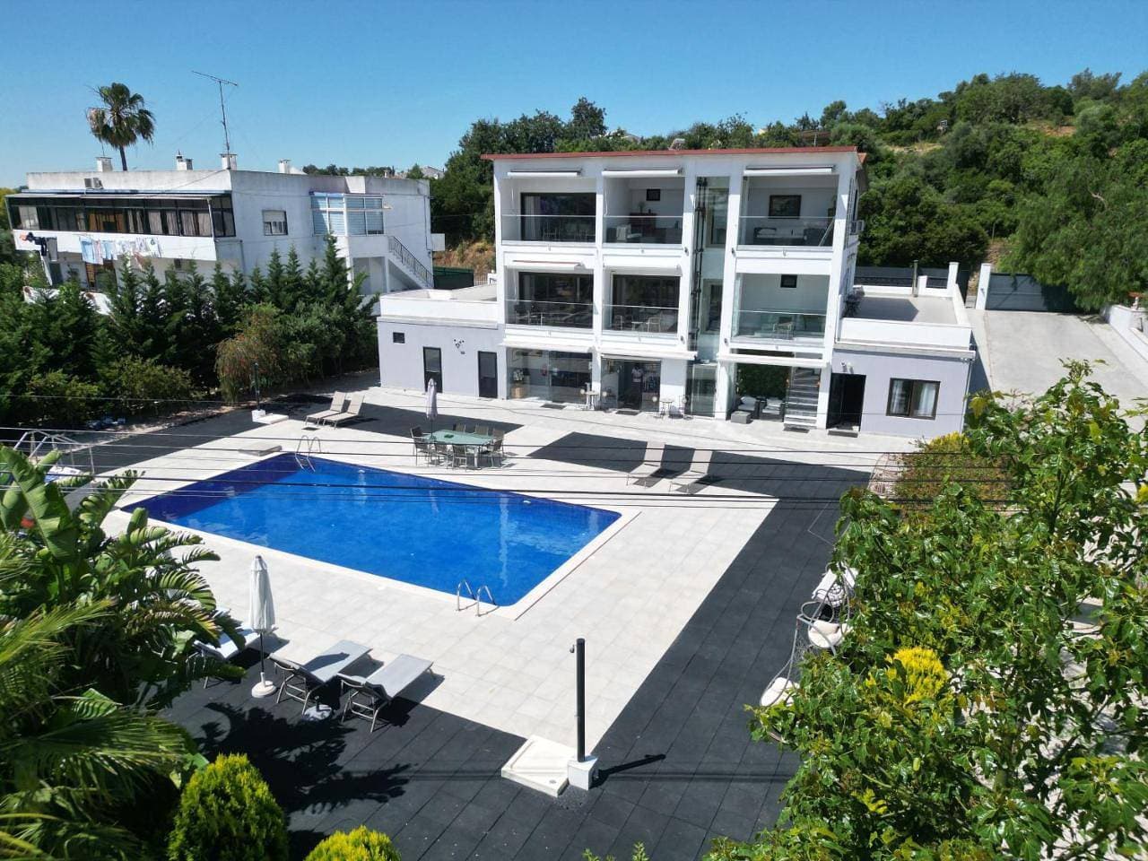 Foto 7 von 59: Eight-Bedroom House