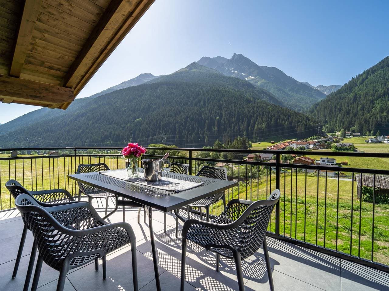 Foto 2 von 25: Luxushaus & großem Balkon bei St. Anton am Arlberg