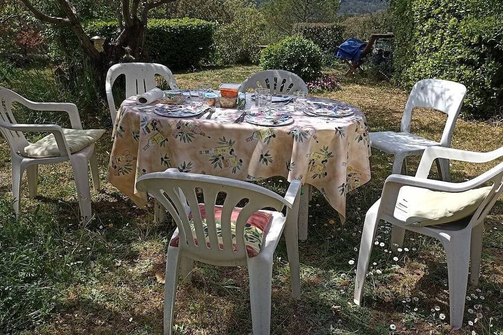 Foto 11 von 25: Unterkünfte im Herzen eines Dorfes thront 500m über dem Meeresspiegel in der Provence Verte