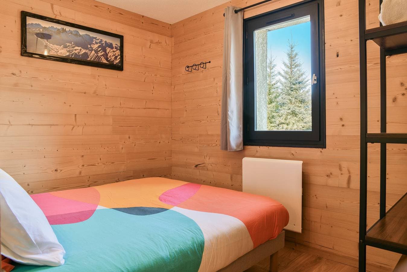 Foto 12 von 24: Ferienwohnung 'L'ourson' mit Bergblick, Gemeinschaftspool und Wi-Fi
