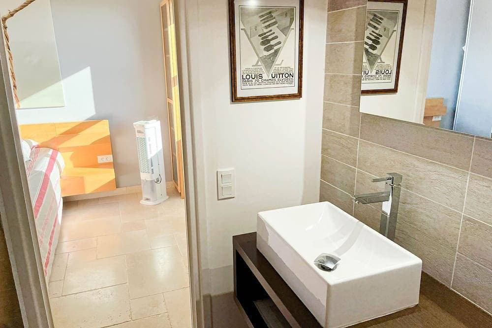 Foto 6 von 30: Charming, contemporary and comfortable villa with swimming pool.