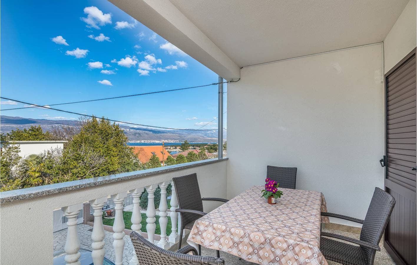 Foto 6 von 25: Gemütliche Ferienwohnung mit Terrasse, WLAN und 1,5 km zum Strand