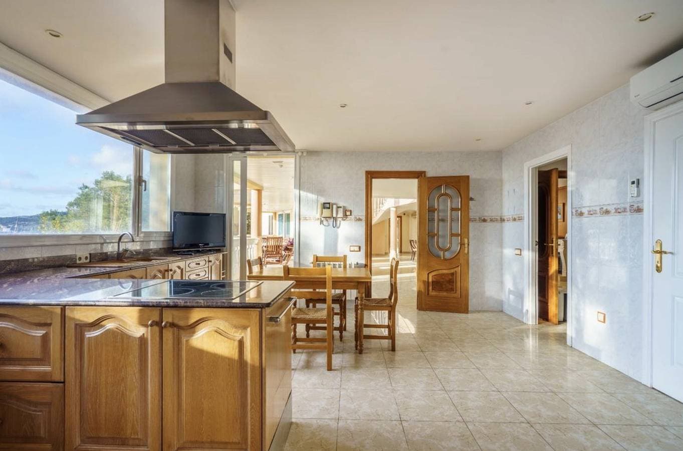 Foto 9 von 27: Villa Camp De Mar Sea View by PriorityVillas