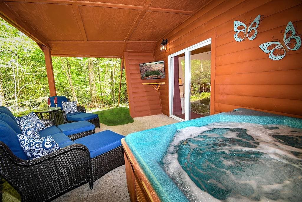 Foto 7 von 21: Über $ 700 in Gratis-Tickets, Herz-Whirlpool, Whirlpool, Kingsize-Bett, Internet, 5 Minuten zum Aquarium