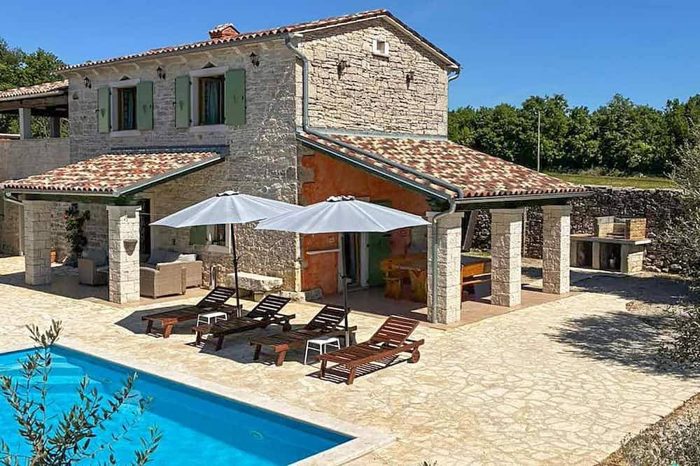 Atemberaubendes Haus in Tinjan mit privatem Swimmingpool, der sowohl drinnen. 1