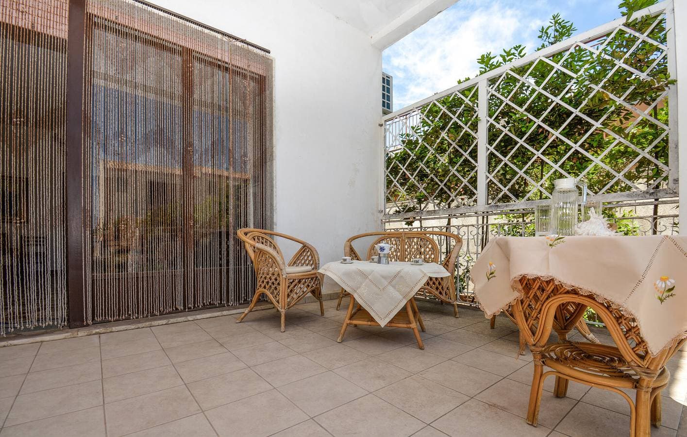 Foto 13 von 23: Sonniges Apartment mit Außendusche, Terrasse und Parkplatz