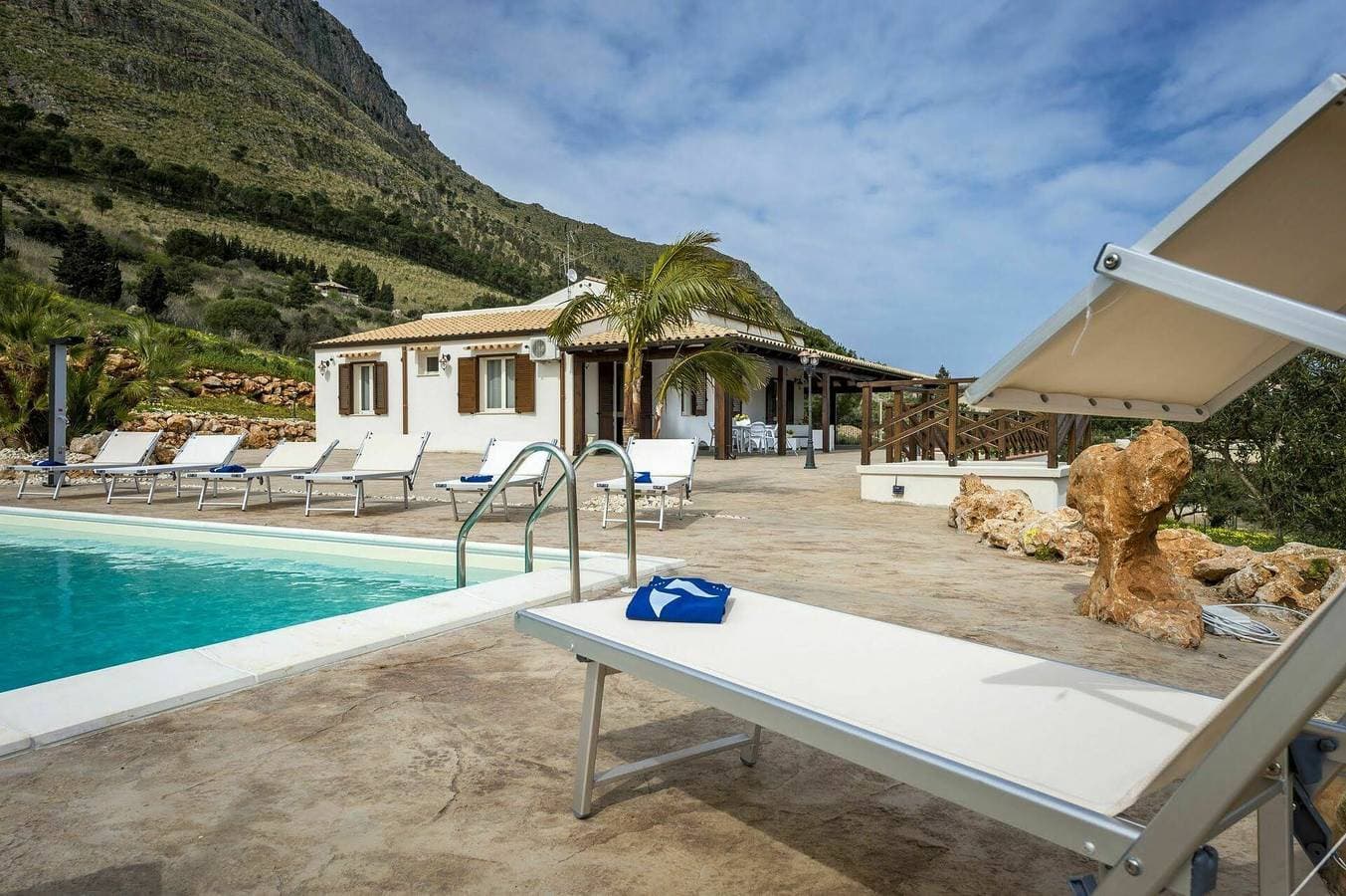 Foto 3 von 29: Villa für 8 Personen mit Pool