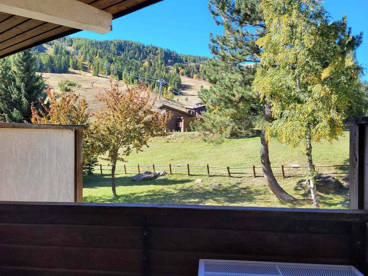 Foto 12 von 14: Renovierte Wohnung, 2 Schlafzimmer, 2 Bäder, Balkon mit Pistenblick