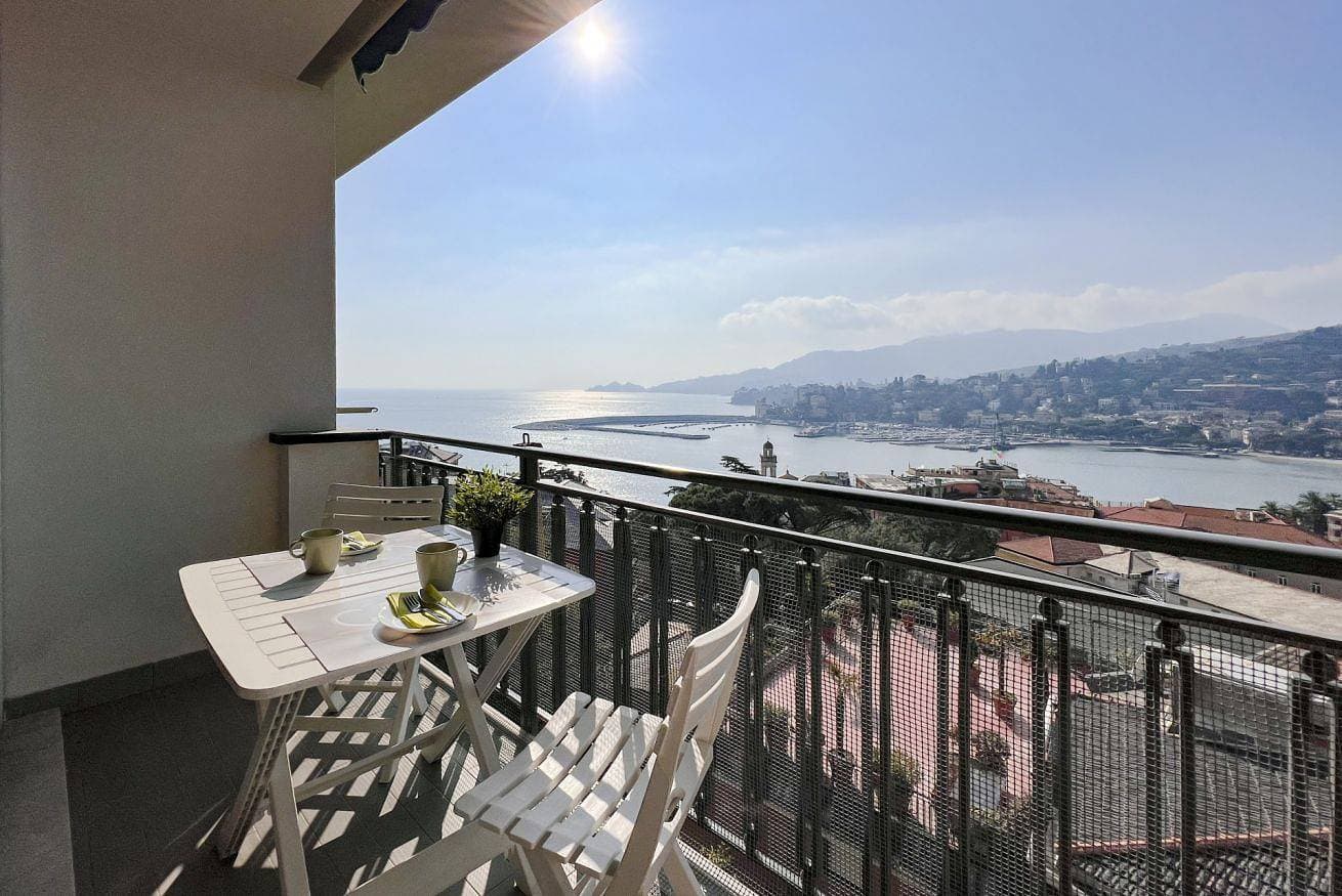 Foto 9 von 33: Ferienwohnung für 5 Personen mit Balkon/Terrasse