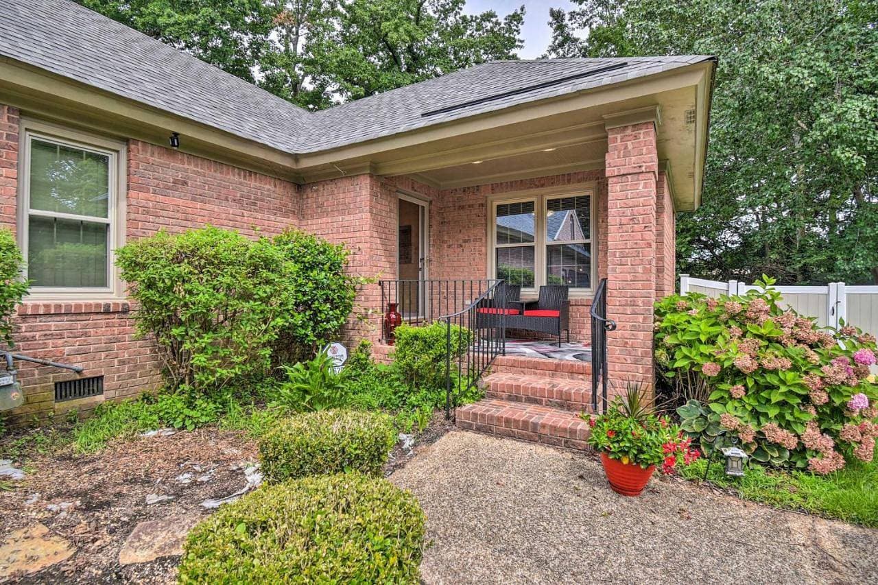 Bright Chesapeake Home Near Shopping & Dining 1