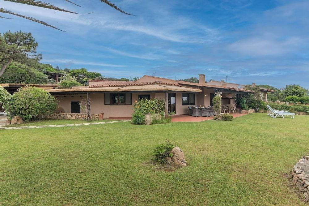 Schönes alleinstehendes Ferienhaus für 8 Personen mit Klimaanlage, TV und Terrasse 1