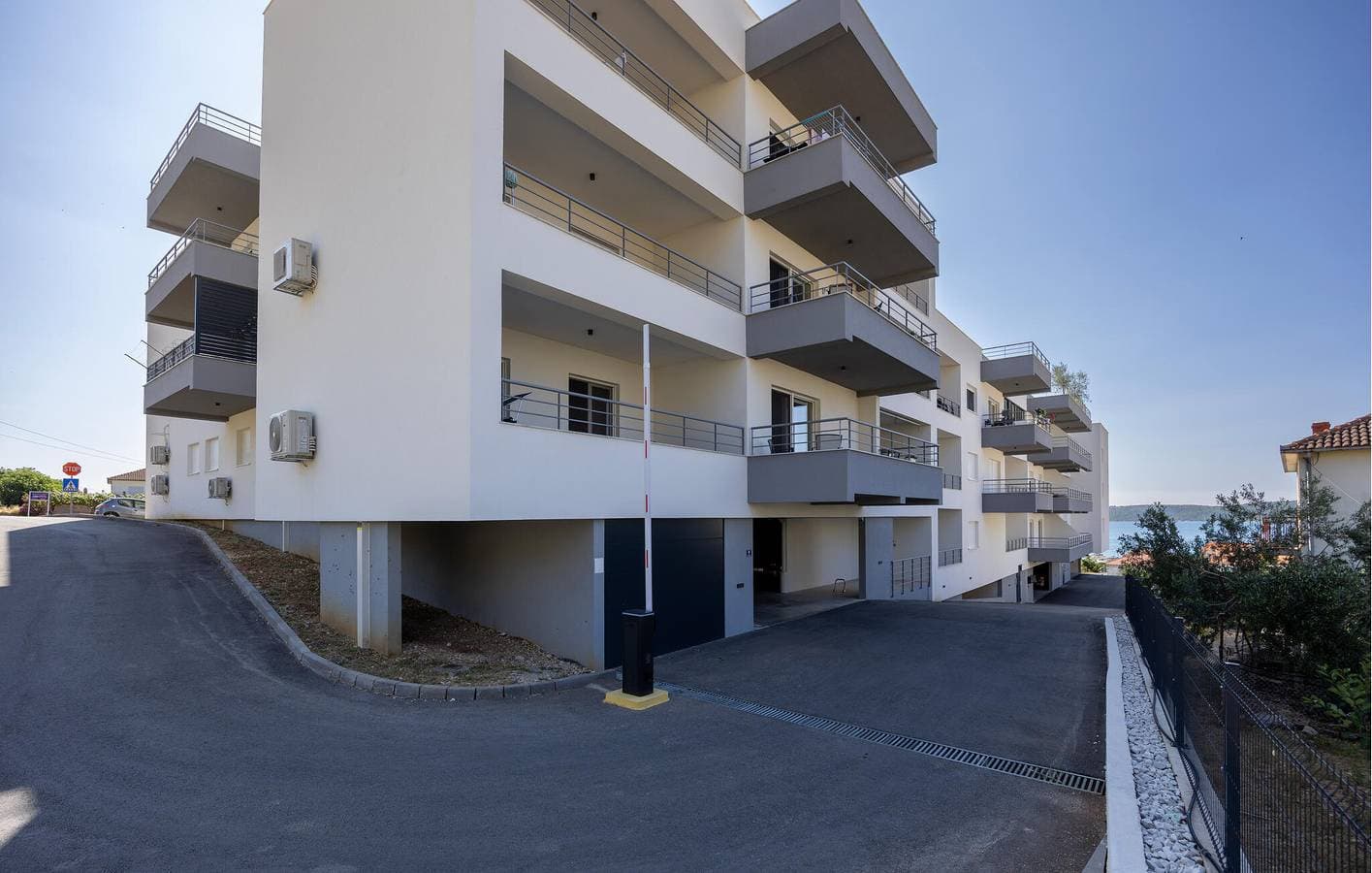 Reizende Ferienwohnung mit Pool und Terrasse, 2,5 km vom Strand Stari Porat entfernt 1