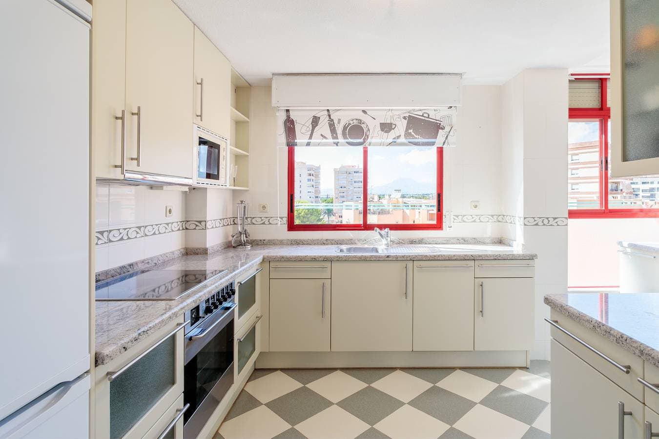 Foto 8 von 31: Ferienwohnung 'Torre Mar Muchavista' mit Meerblick, Gemeinschaftspool und WLAN