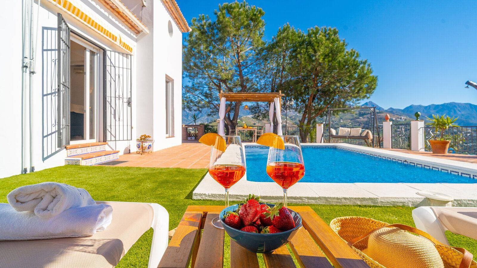 Villa María Sayalonga by Ruralidays 1