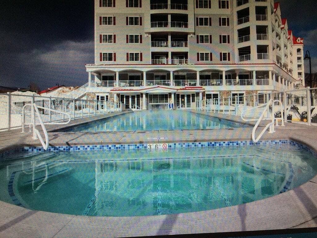 Foto 8 von 50: Neu modernes Studio im River Walk Resort mit Bergblick vom Balkon