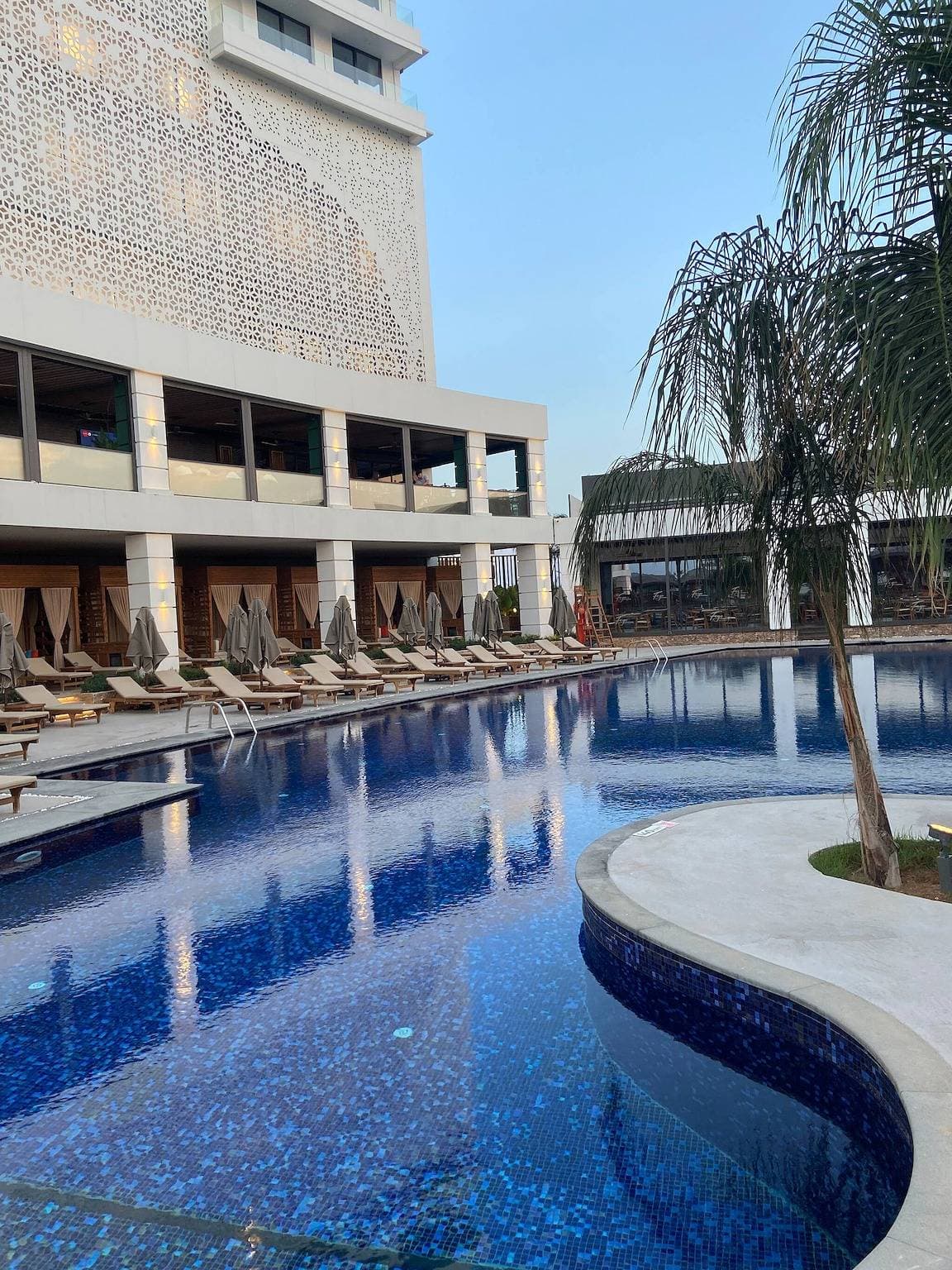 Foto 4 von 17: Grand Sapphire Resort Casino und Anwohner