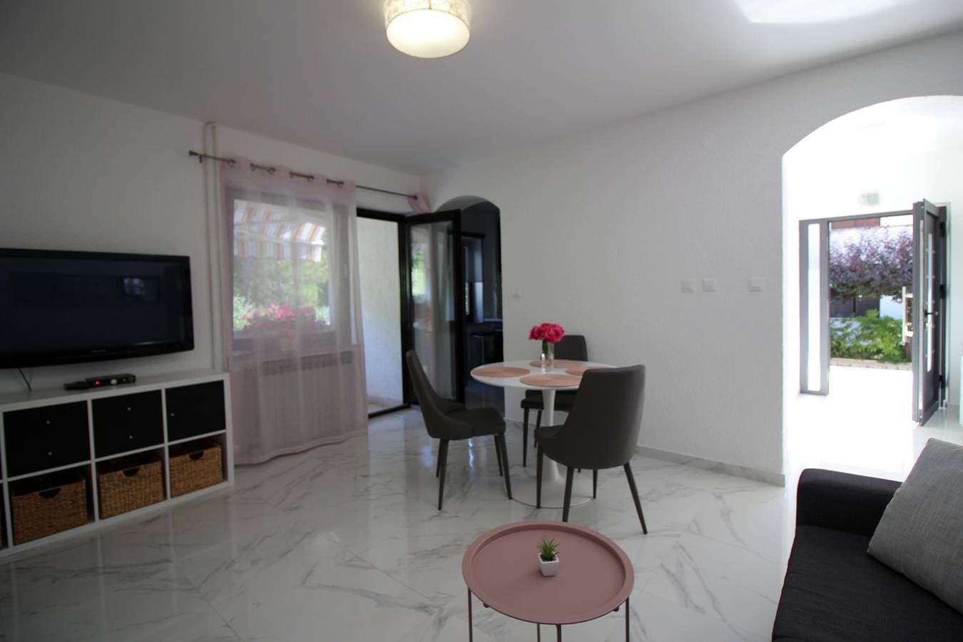 Foto 5 von 18: Komfortables Apartment mit privater Terrasse, Spielplatz, Grill, Liegen, Waschmaschine