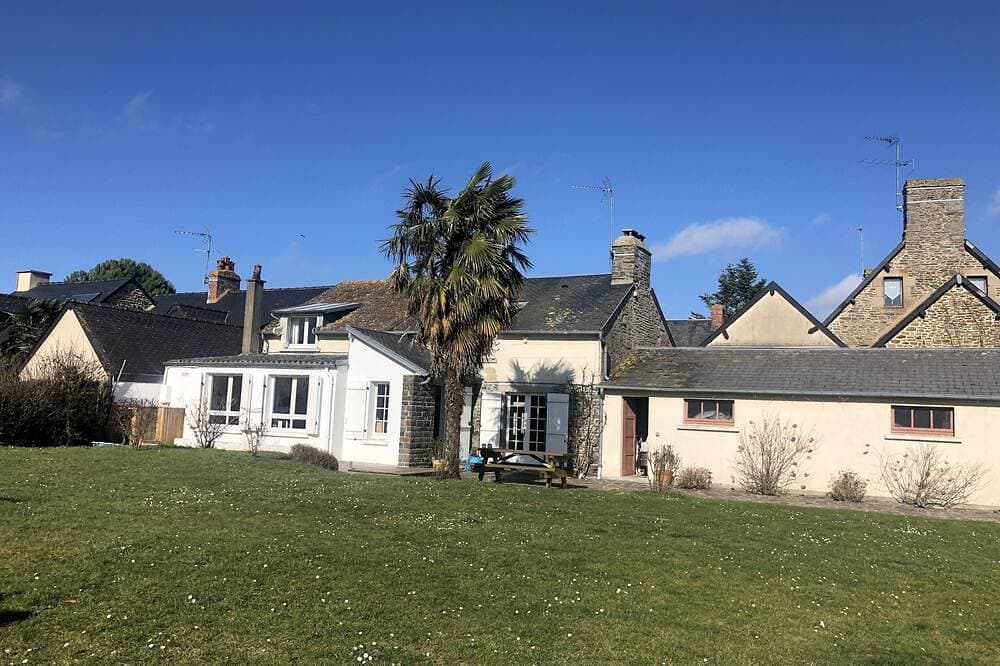 Foto 13 von 30: Einfamilienhaus auf großem Grundstück, direkter Zugang zur Bucht von Mont St. Michel.