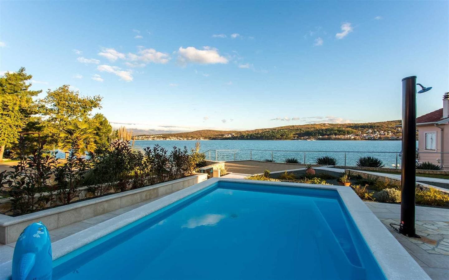 Strand Villa Ema mit Panoramablick auf das Meer, Pool, Garage, Grill & Spielzimmer 1