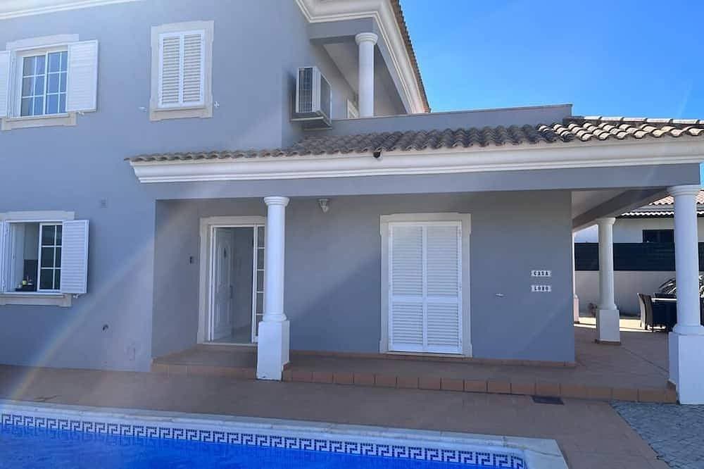 Foto 12 von 21: Luxuriöse Villa mit eigenem Pool
