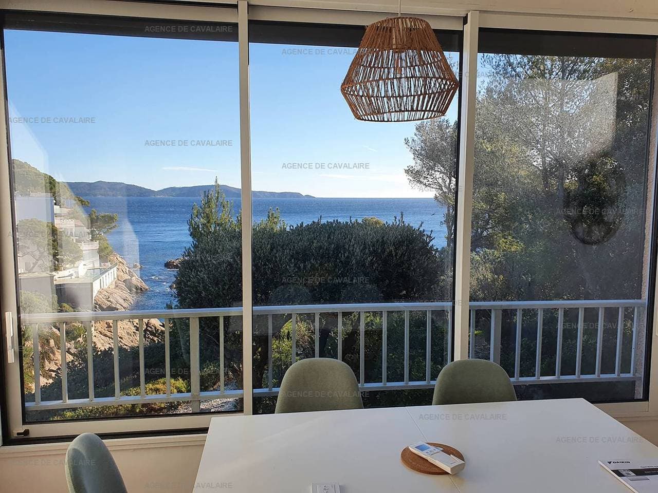 Foto 12 von 17: Großes Studio mit Mezzanine, Meerblick, Parkplatz und Klimaanlage nahe Calanque de la Cron