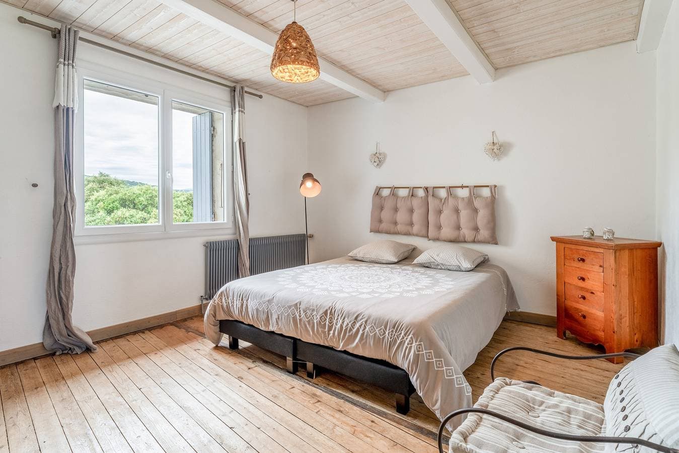 Foto 13 von 26: Gîte Glycine, klimatisiertes Wohn-/Esszimmer – La Bastide St Jacques