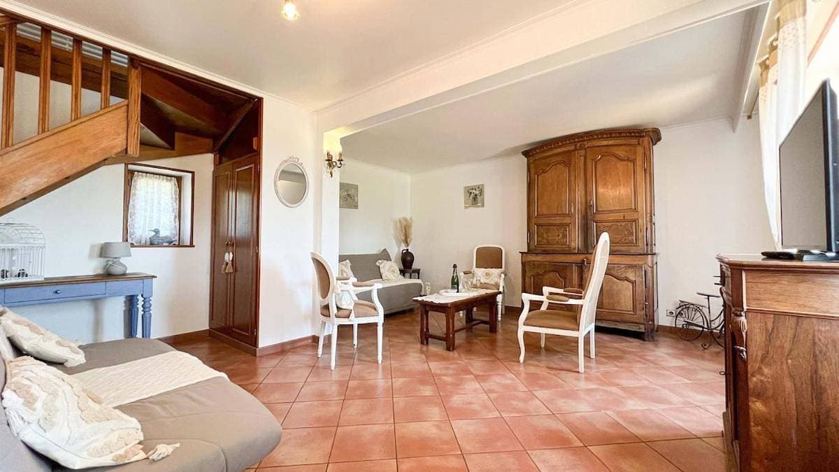 Foto 10 von 14: Three-Bedroom House