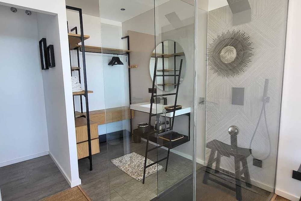 Foto 6 von 30: Neue moderne Villa - Sa Tuna-Ansicht, beheizter Spiegelpool und Klimaanlage