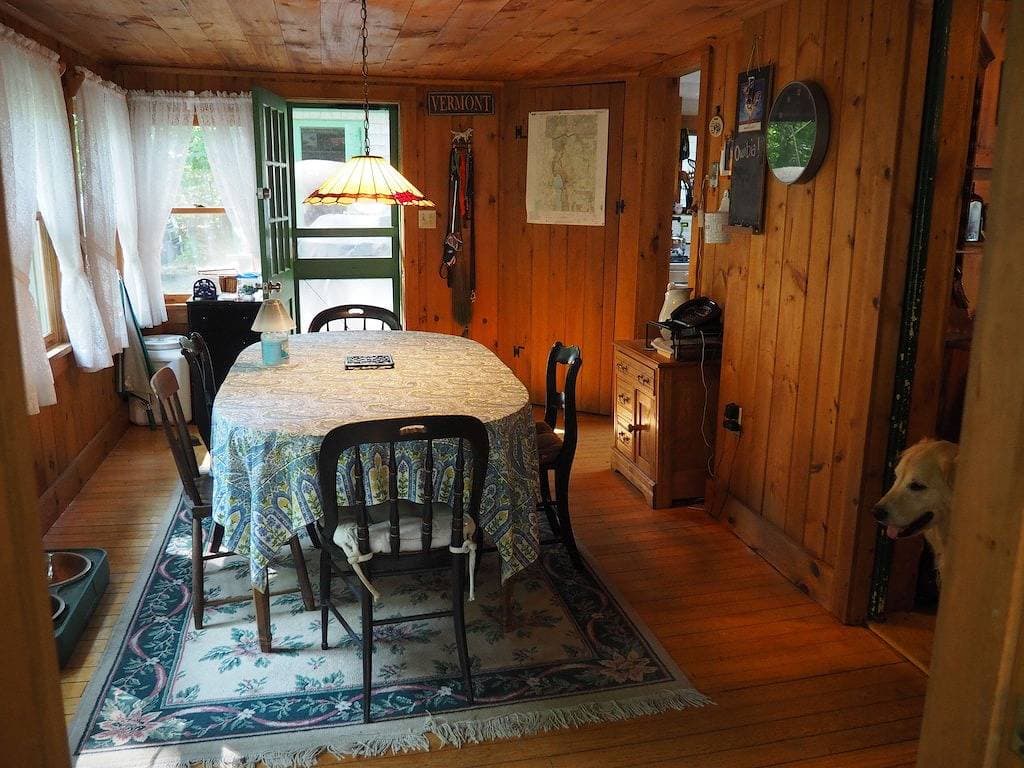 Foto 13 von 17: Klassische Vermont Kabine auf 2. 5 Acres mit Seefront