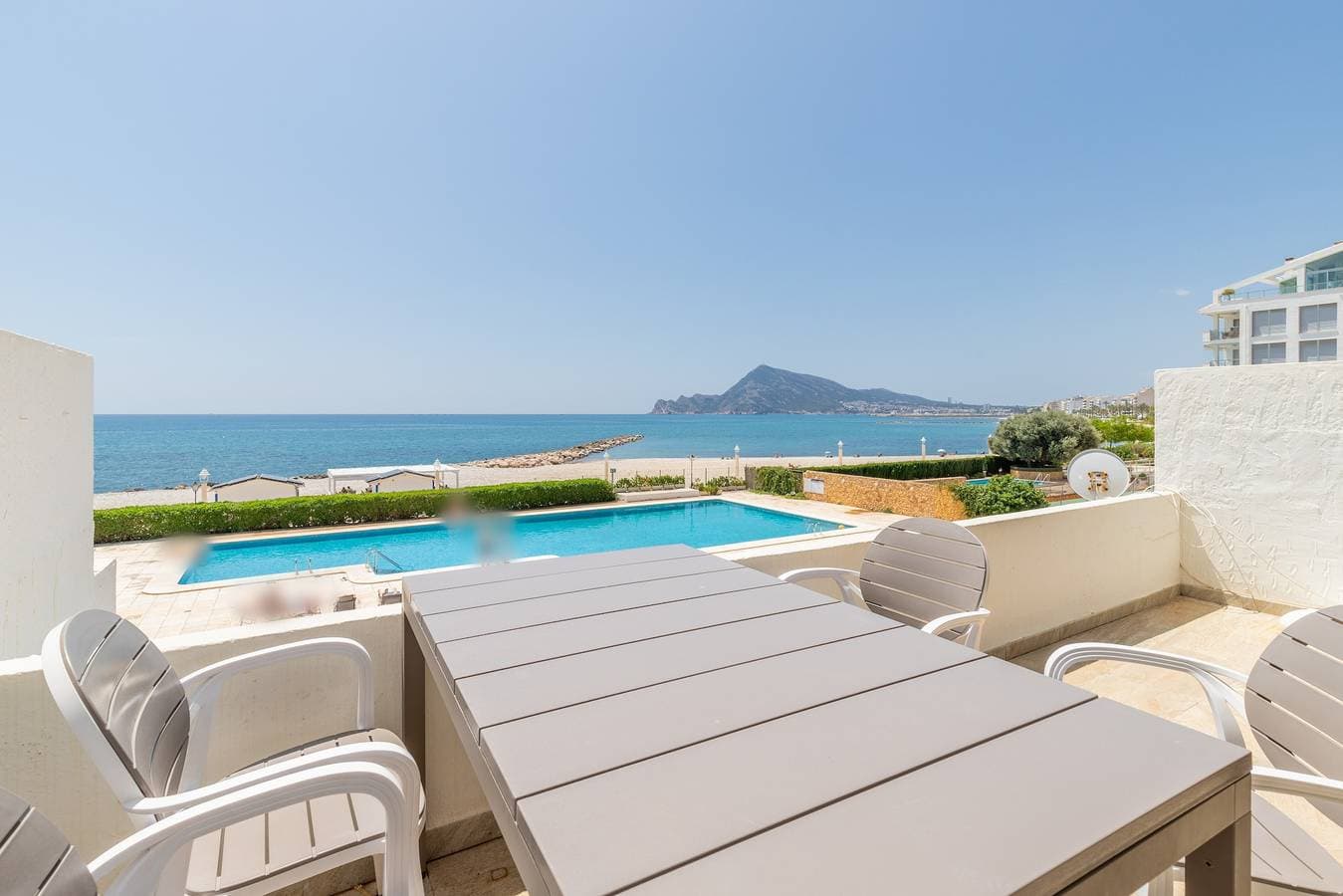 Top first line apartment Altea 1