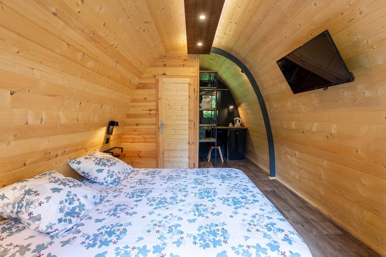 Foto 3 von 25: Ferienhaus 'Pod Insolite Nature – Blick ins Grüne' mit privater Terrasse, WLAN & Klimaanlage