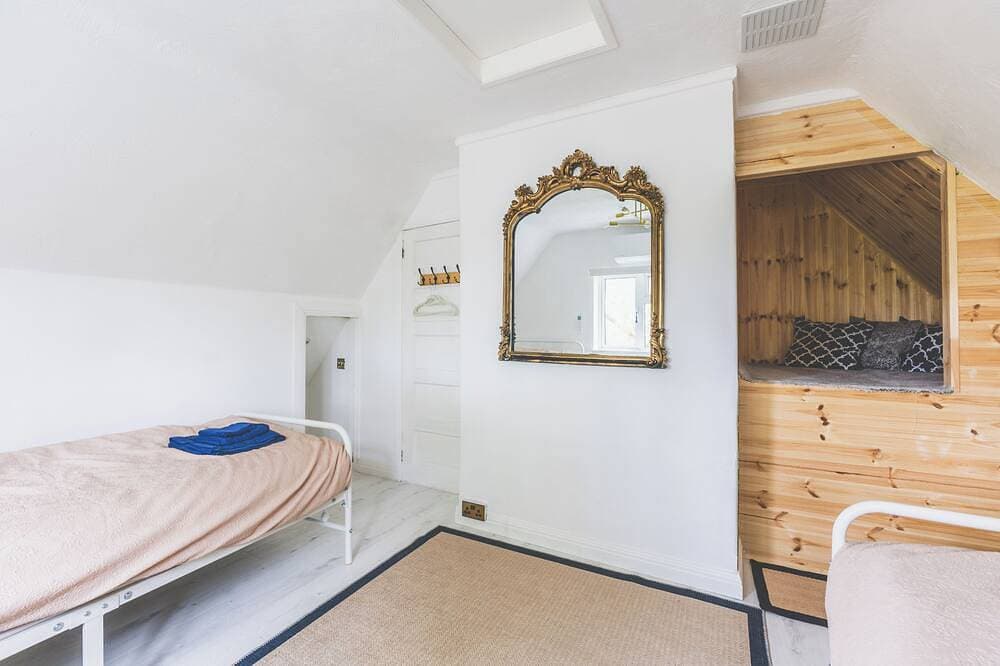 Foto 7 von 25: Charming 2Bdr Bungalow near Heathrow and London
