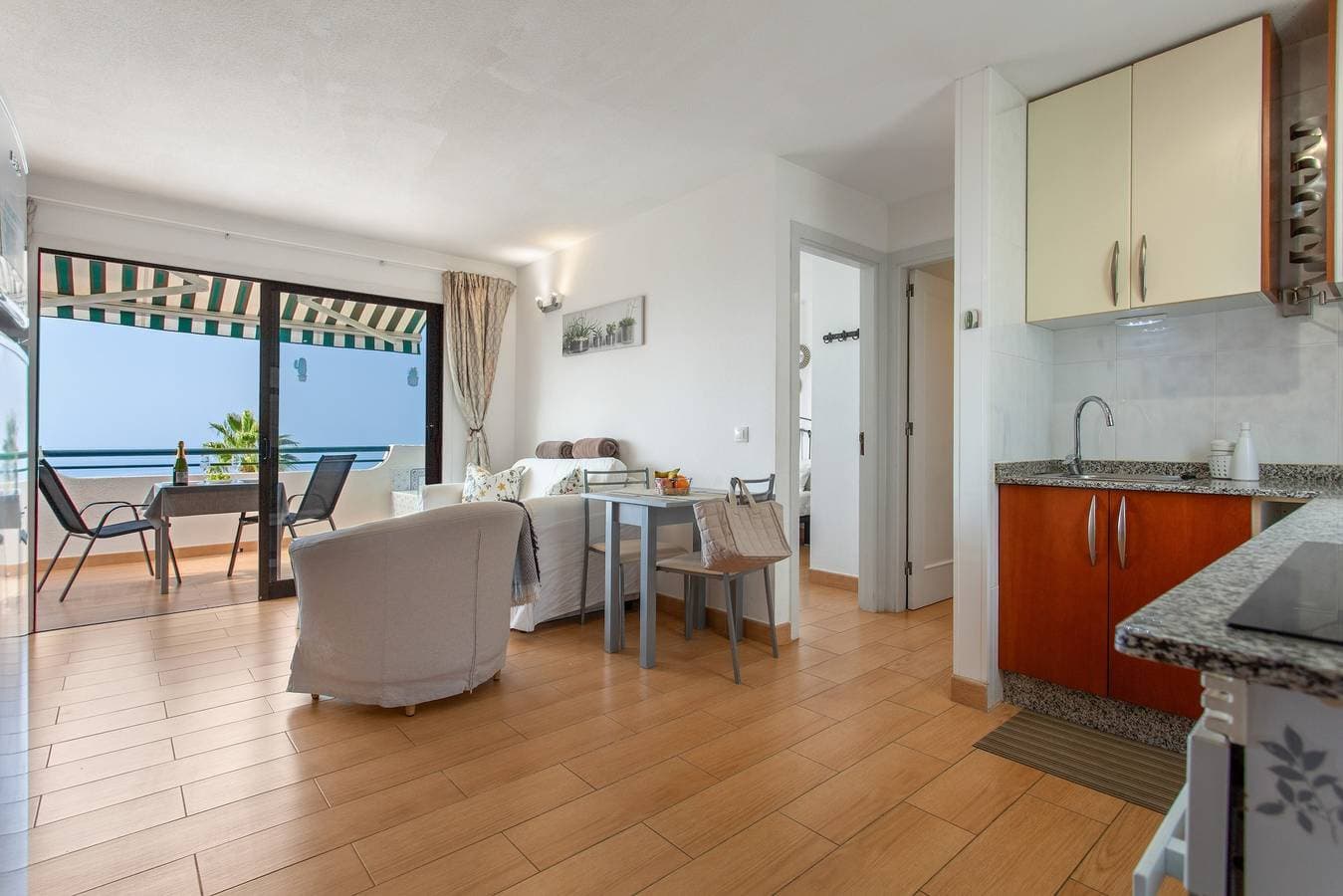 Foto 6 von 29: Ferienwohnung 'Corona Rosa' mit Meerblick, Gemeinschaftspool und WLAN