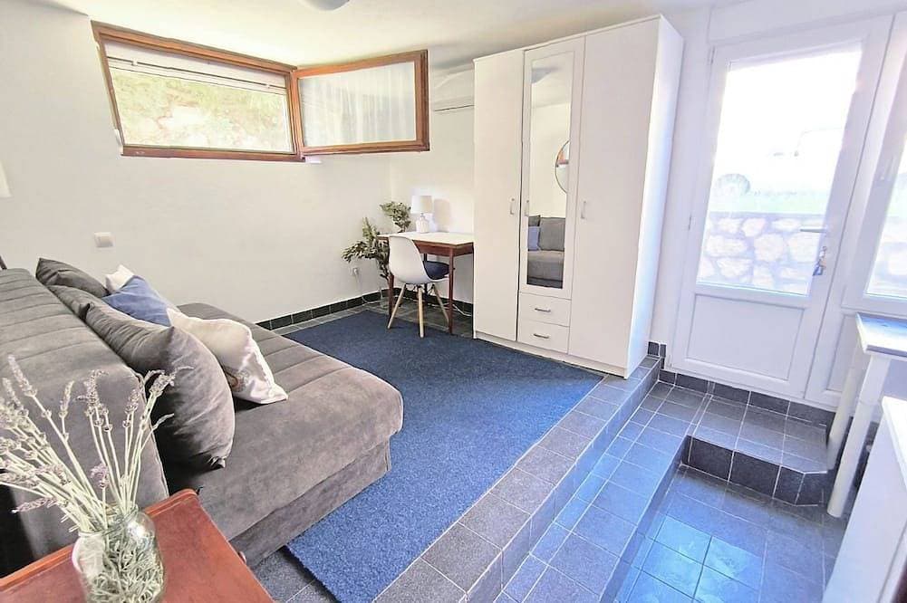 Foto 7 von 23: Quiet Garden Studio w/ Private Entrance & Parking