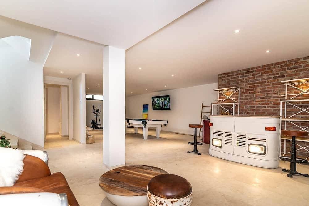 Foto 13 von 30: Remarkable 5 Bdrm Villa Heated Pool & Gym