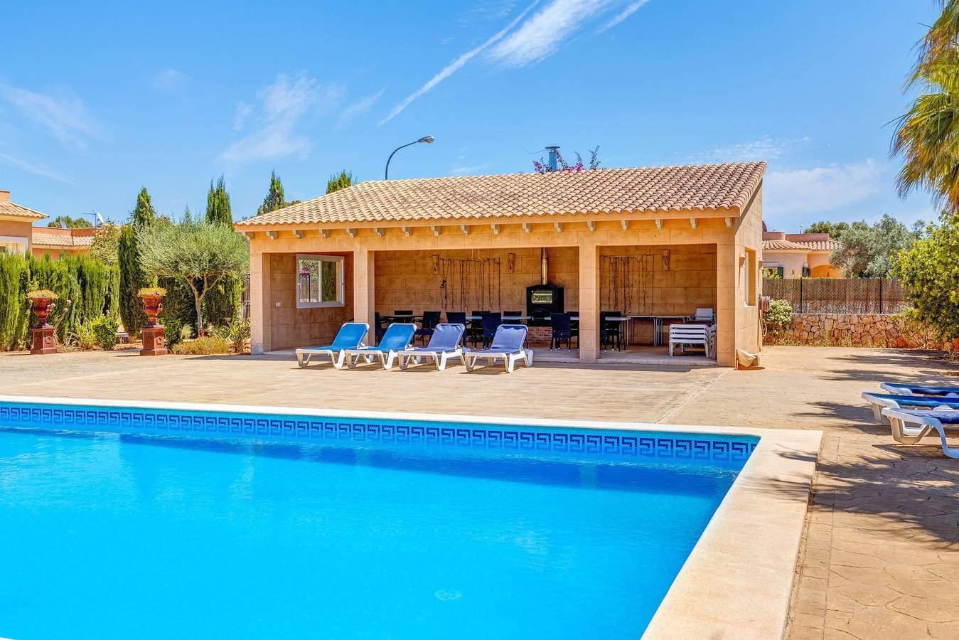 Foto 4 von 41: Gepflegtes Feriendomizil mit Pool, Terrasse, Garten, WLAN & Klimaanlage, Parkplatz vorm Haus